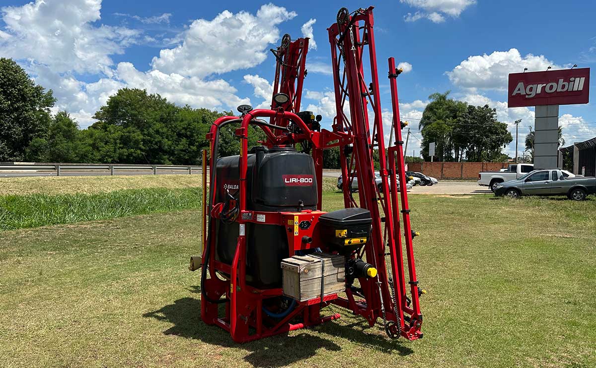 Pulverizador Liri 800L Barra 18 Metros Abertura Hidráulica e Corte de Seção Elétrica Baldan