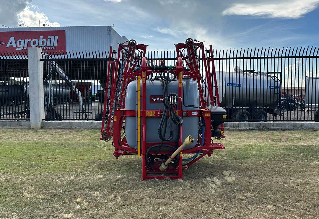 Pulverizador Liri 800L Barra 14 Metros Hidráulica e Corte de Seção Manual Baldan