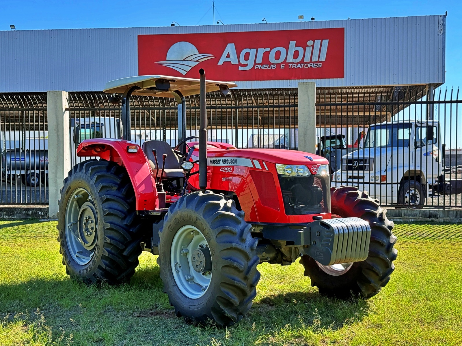 Trator Massey Ferguson 4292 Xtra 4x4 Ano 2022 Com 401 horas com Redutor de Velocidade Creeper - Seminovo