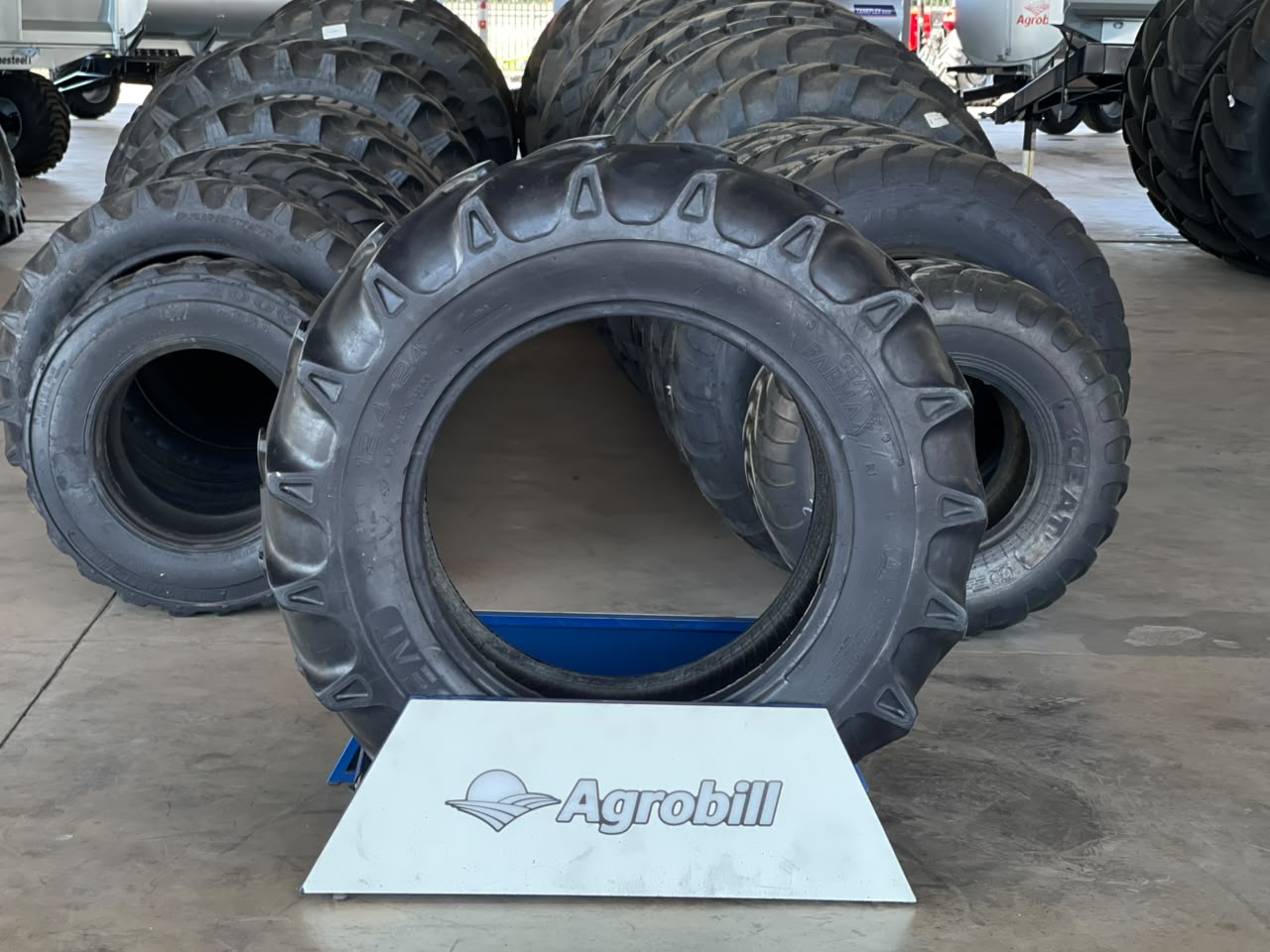 PNEU 12.4 24 8PR 50% ORIG FARMAX CEAT - USADO