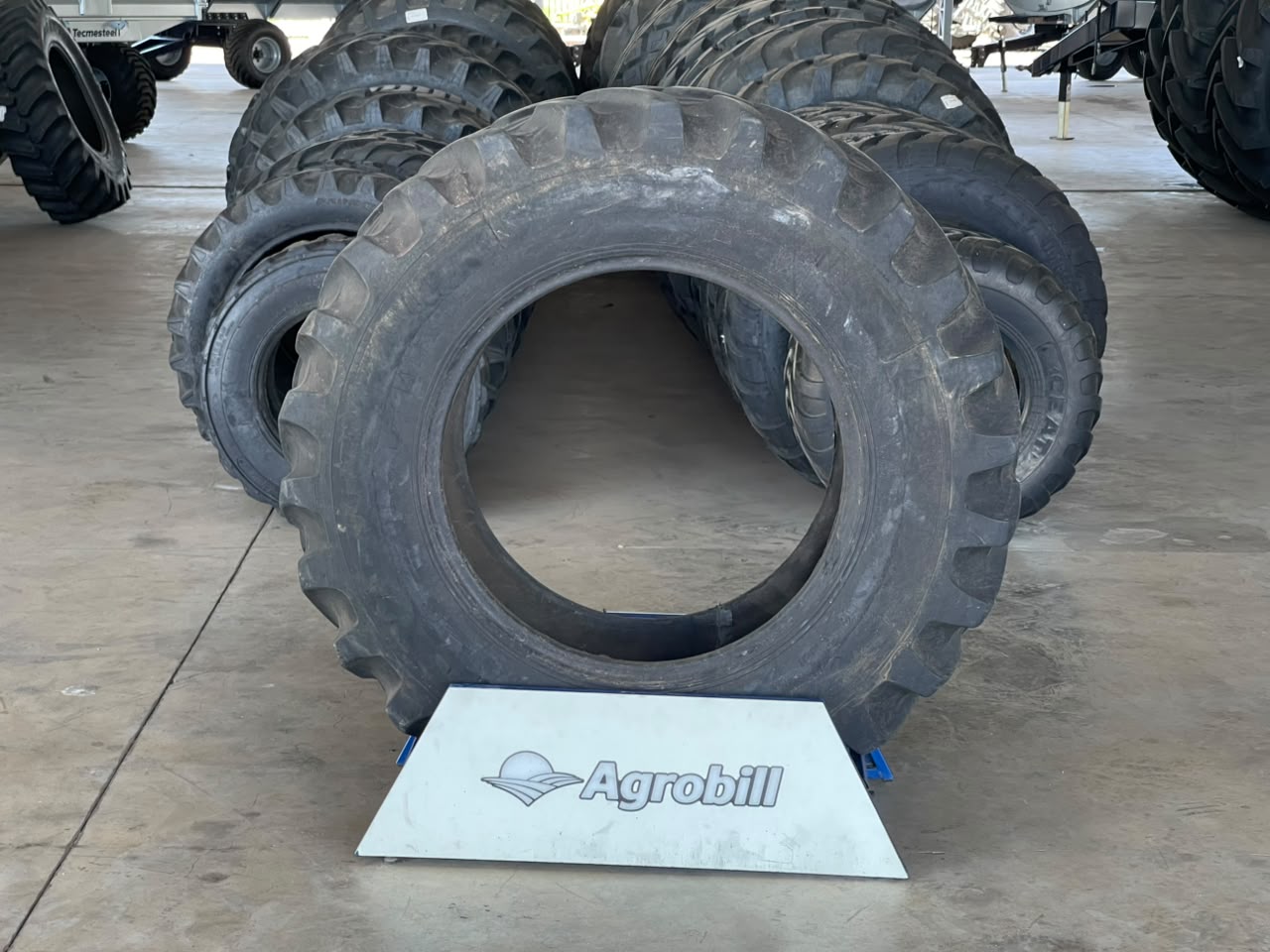 PNEU 14.9-26 40% DUPLADO PIRELLI - USADO Ressolado