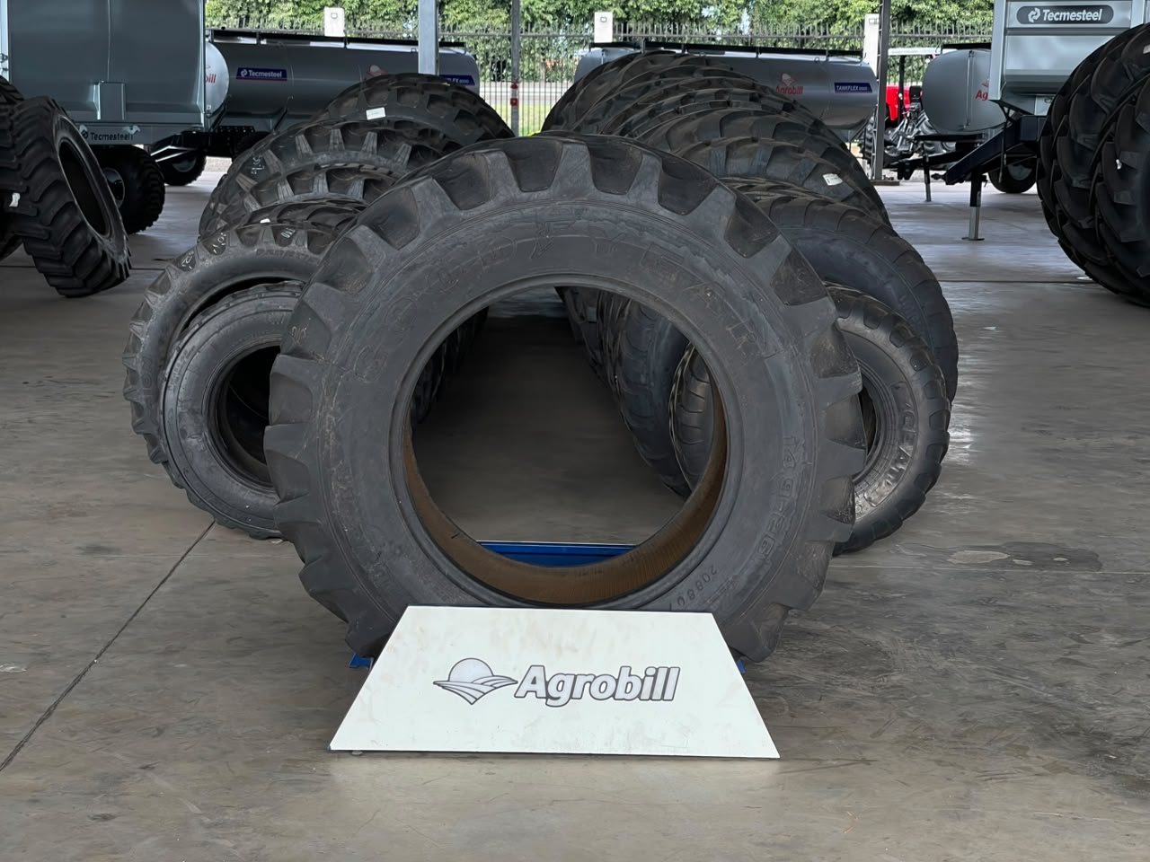 PNEU 14.9-26 40% GOODYEAR DYNA - USADO Ressolado