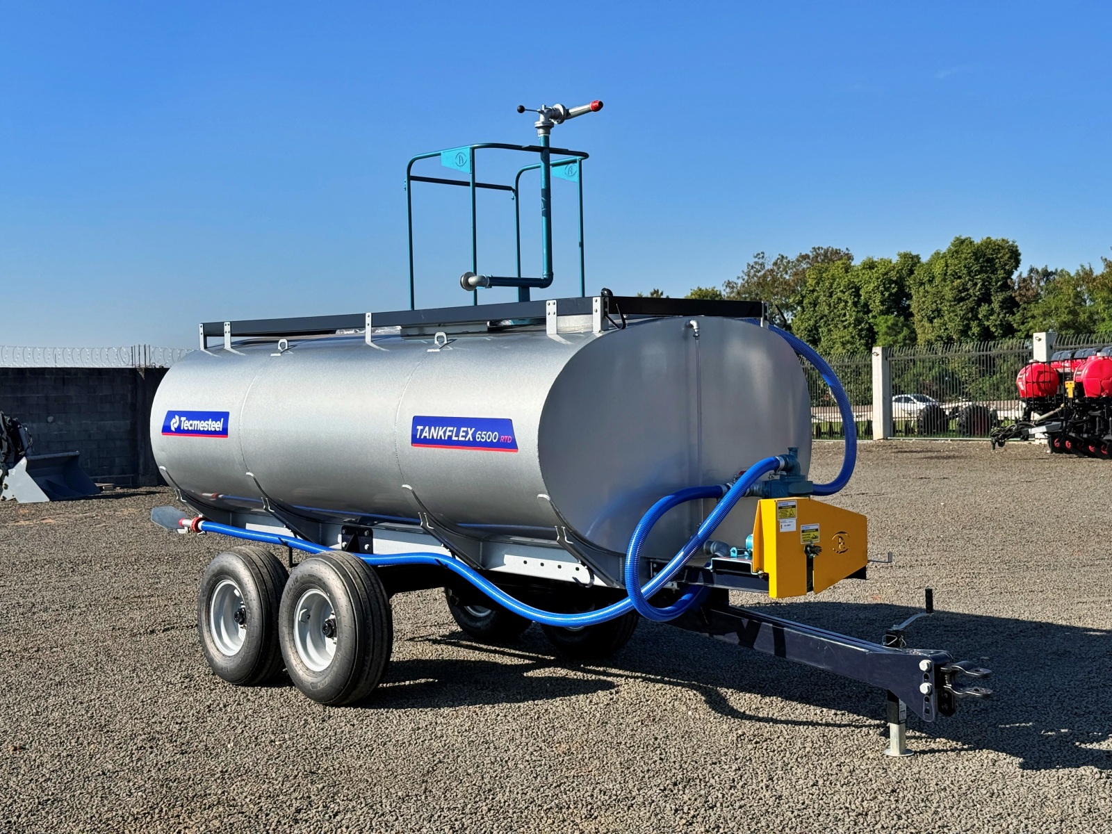 Carreta Agrícola Tanque de Água ou Diesel Com Kit Combate Incêndio- TANKFLEX 6500 Litros Rodado Tandem com Pneus 11L15 aro 15 - Tecmesteel