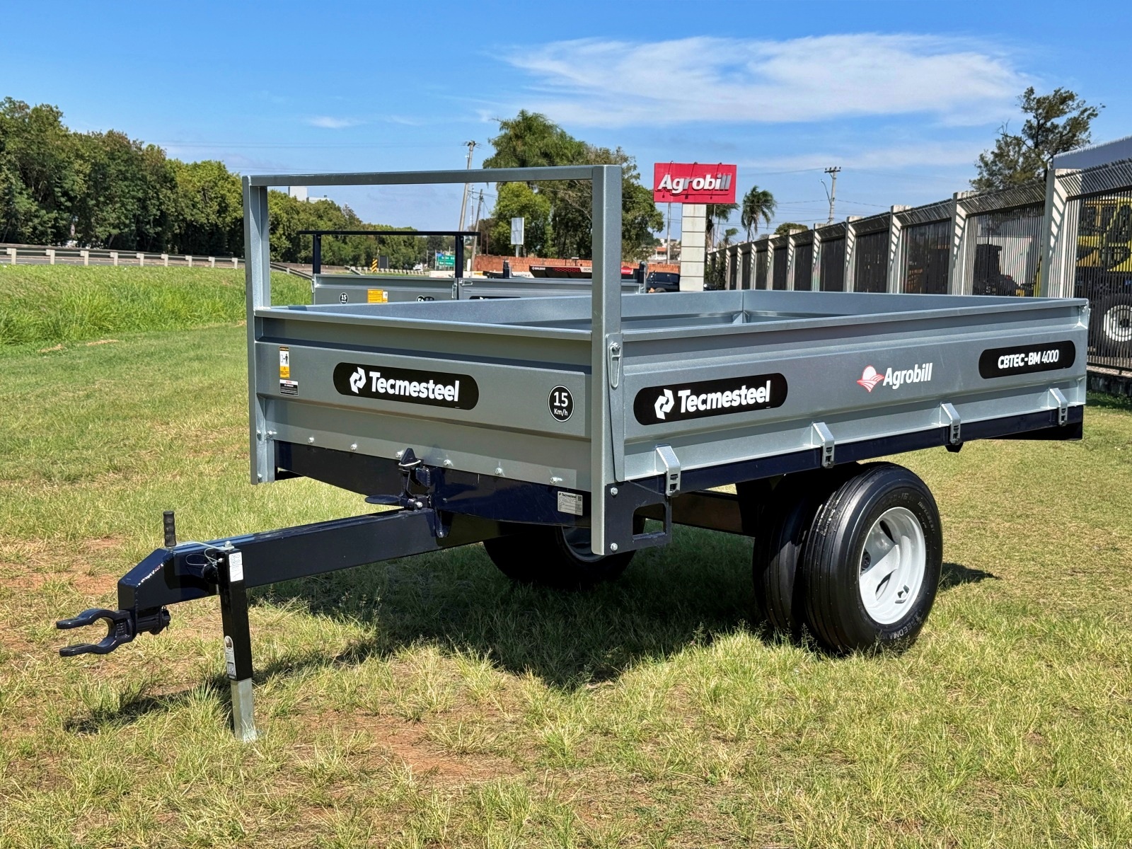 Carreta Agrícola CBTEC 4000 Basculante Manual 2500L/ 4 Toneladas Rodado Duplo aro 16 - Tecmesteel