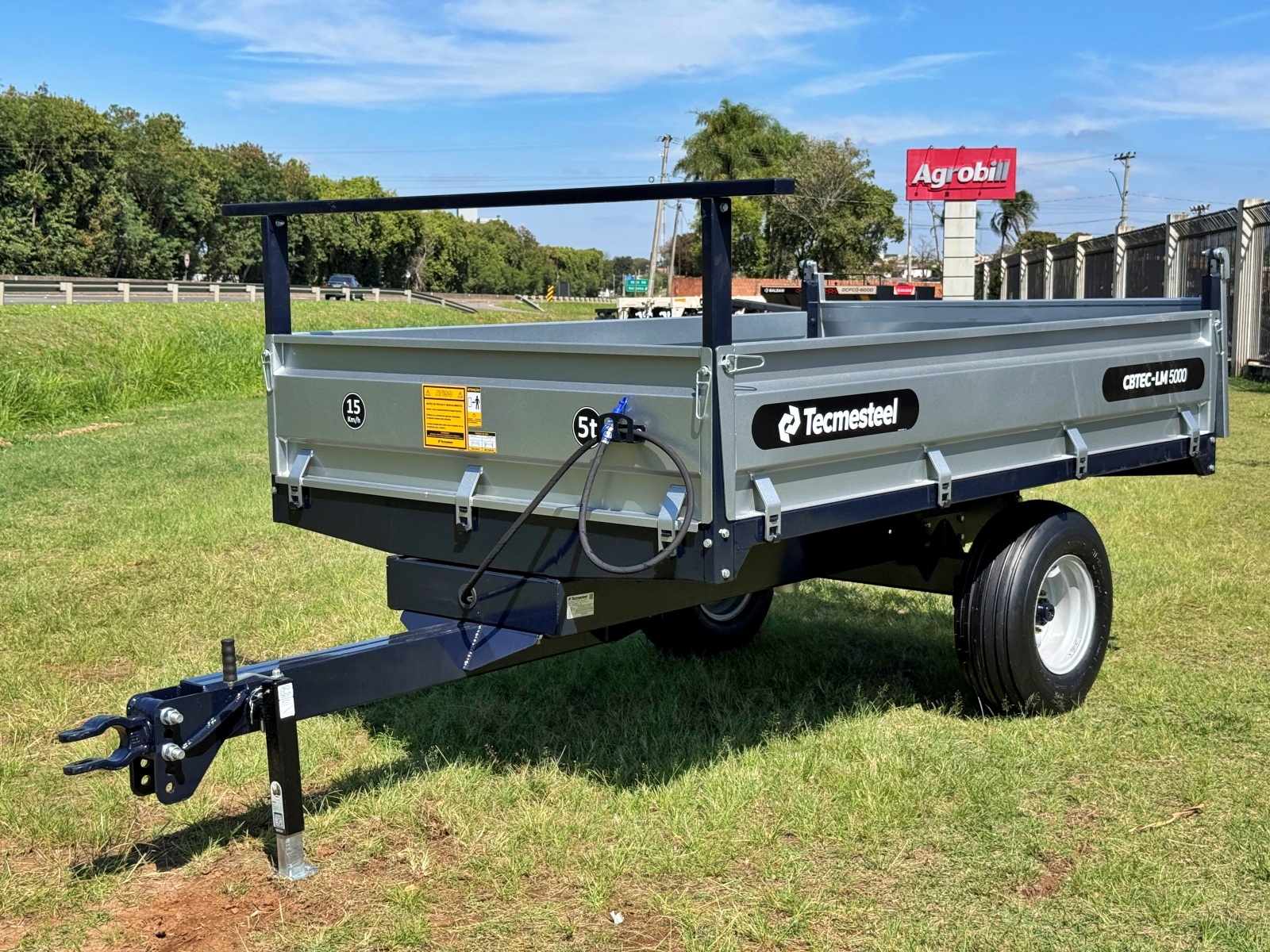 Carreta Agrícola CBTEC 5000 Basculante Hidráulica 2500L/ 5Toneladas Rodado Simples 11L15 - Tecmesteel