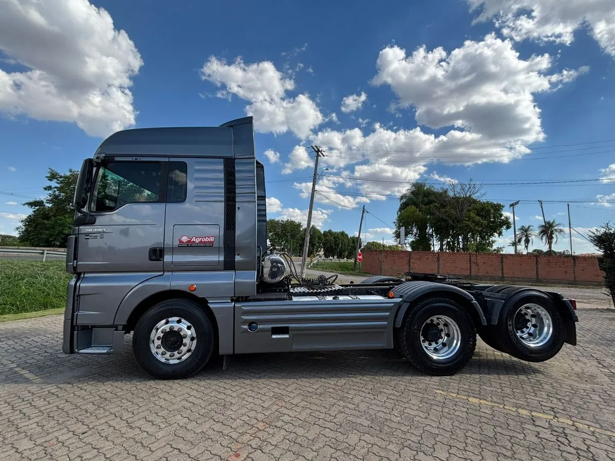 Caminhão Volkswagen Meteor 28480 6x2 ano 2024/2025 Com Rodas Originais e Bomba Hidráulica apenas 89.900 km - Único Dono