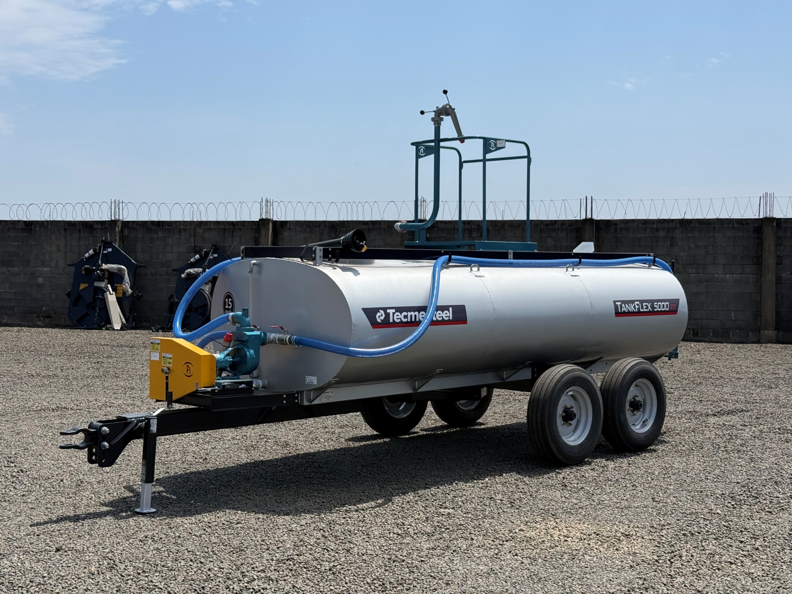 Carreta Agrícola Tanque de Água ou Diesel Com Kit Combate Incêndio- TANKFLEX 5000 Litros Rodado Tandem com Pneus 7.50x16 aro 16 - Tecmesteel