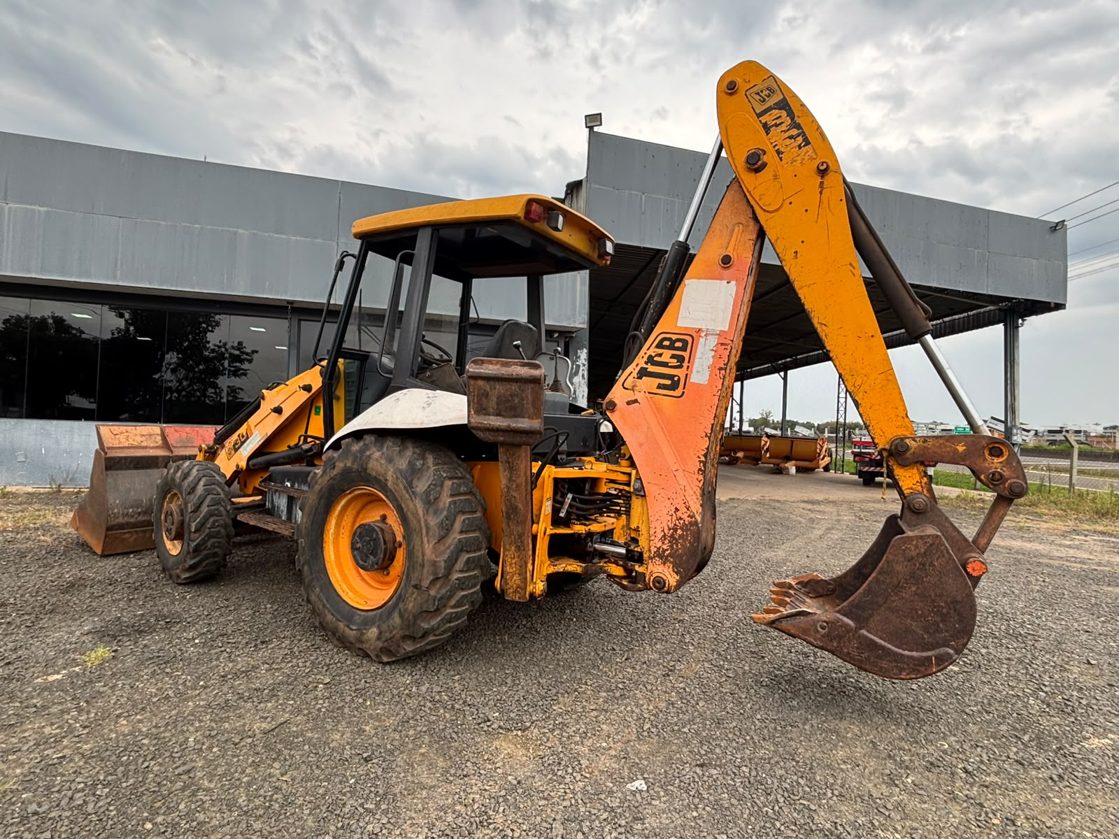 Retroescavadeira JCB 3C 4x4 - Usada