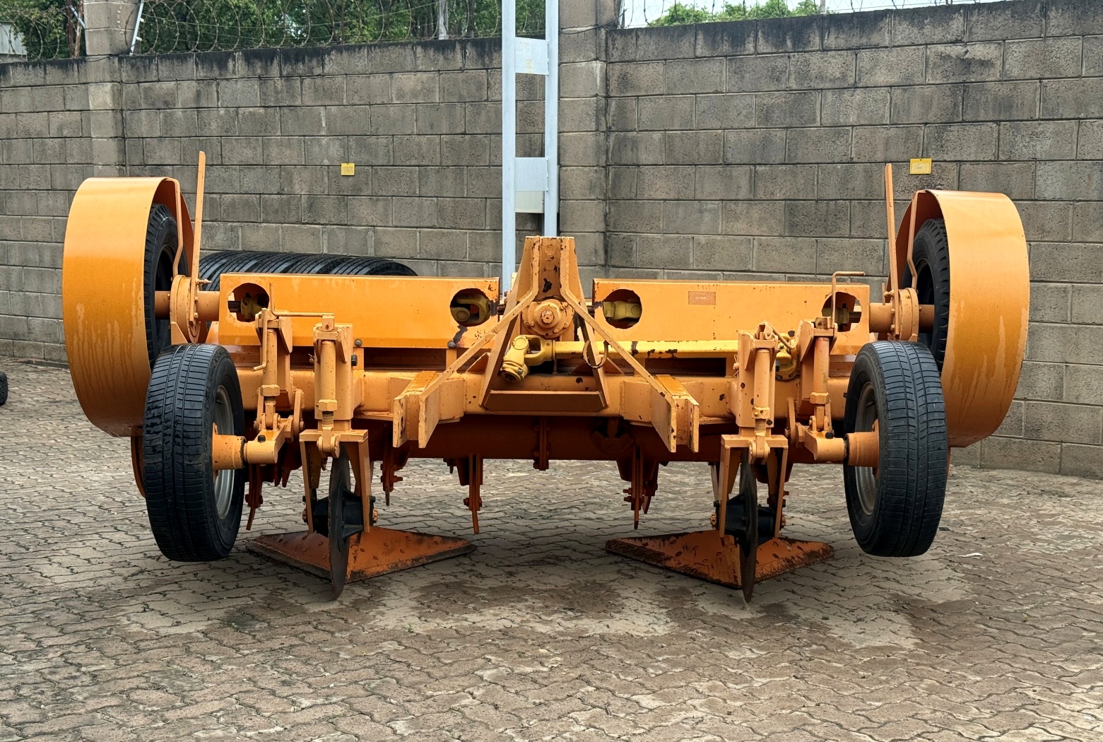 Eliminador Mecânico de Soqueiras 2 Linhas DMB - Usado