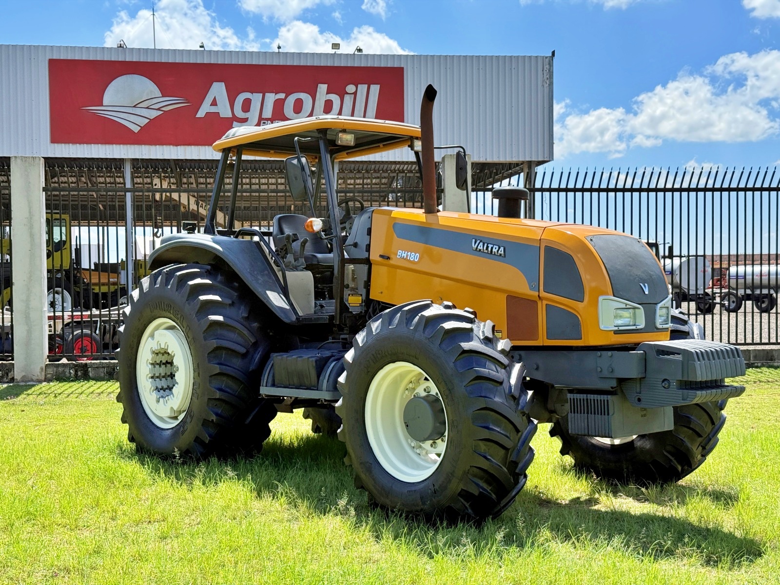 Trator Valtra BH 180 4X4 Ano 2015 Com 3810 horas