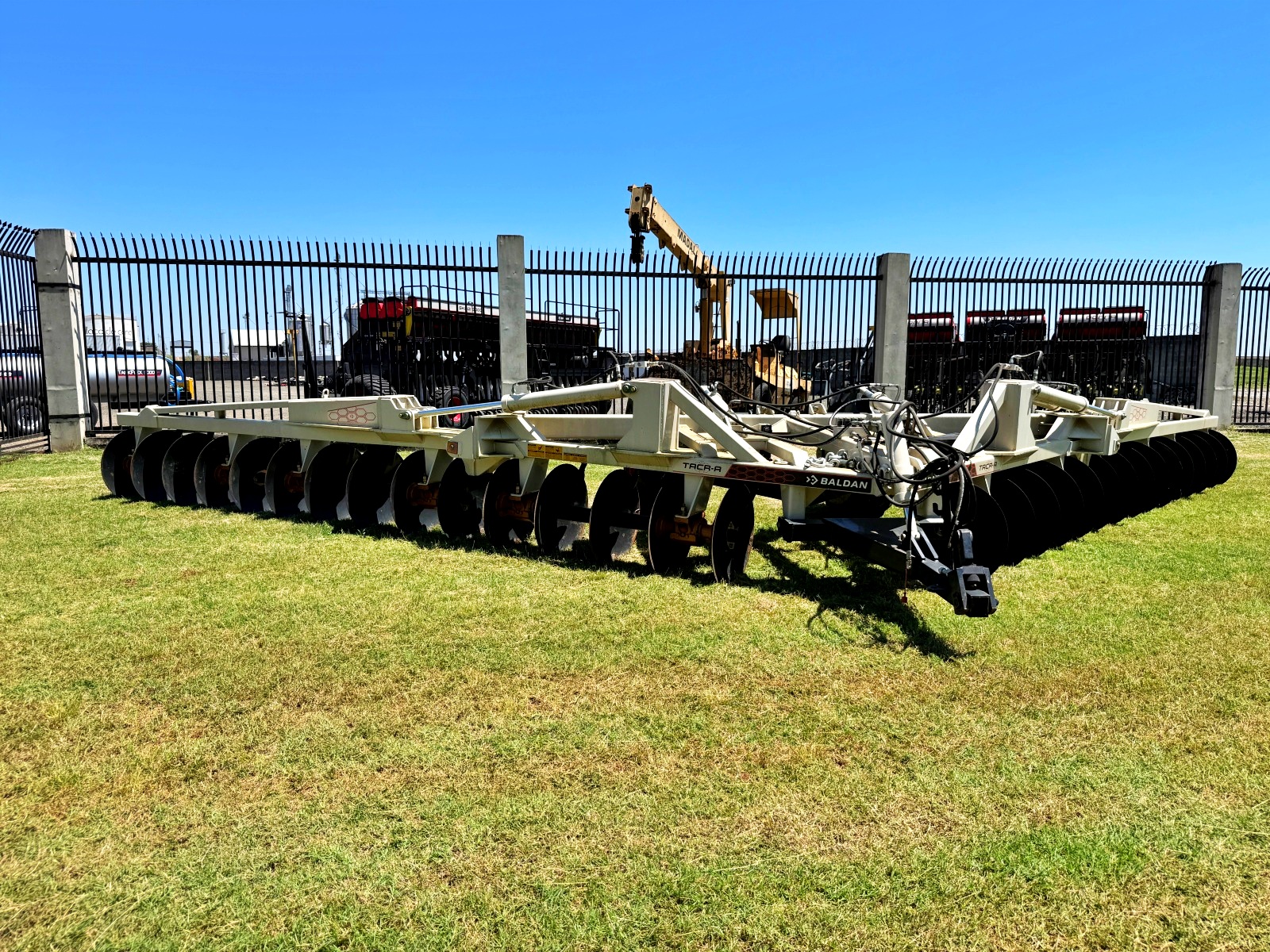 Terraceador de Arrasto Controle Remoto Articulado TACR-A 30 Discos de 28” espaçamento de 450mm - Baldan