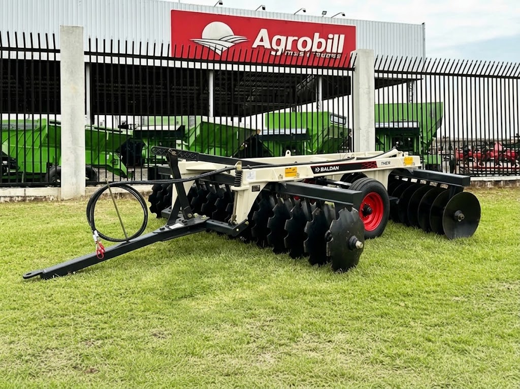 Grade Niveladora 36x20" Espaçamento de 175 mm Modelo NVCR com Mancal a Óleo, Pneus e Discos Mistos - Baldan