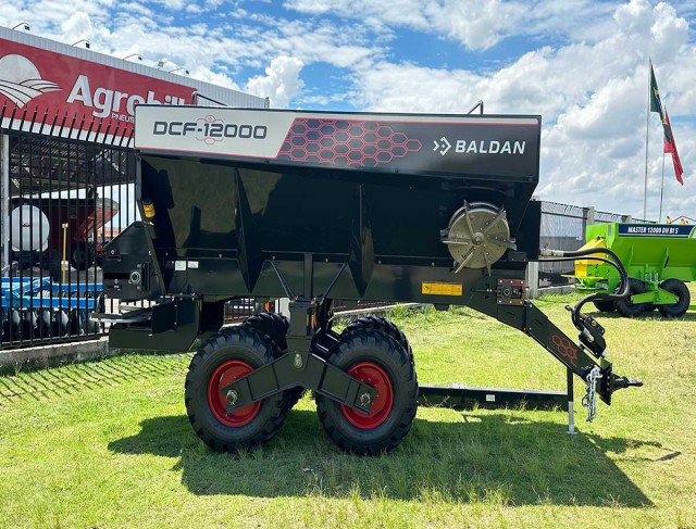 Distribuidor de Calcário e Fertilizante Dcf 12.000 Kg Taxa Variável Rodado Tandem com Gps Baldan