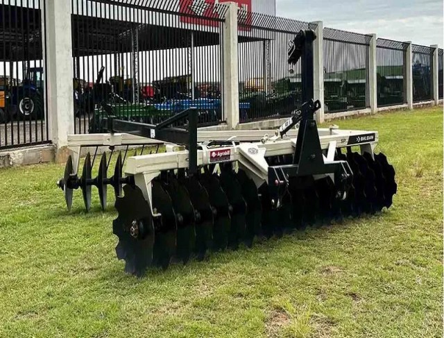 Grade Niveladora Super Peixe 36x22x175 mm com Mancal a Óleo e Discos Mistos Baldan