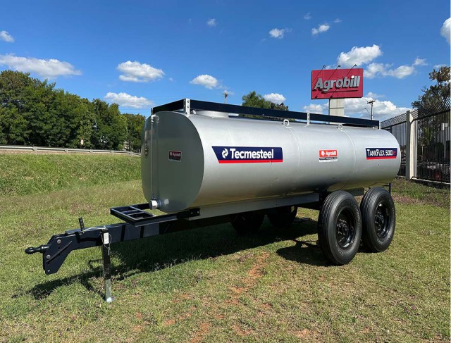 Carreta Agrícola Tanque de Água ou Diesel modelo TANKFLEX 5.000 Litros. Rodado Tandem com Pneus 7.50x16 aro 16 Tecmesteel