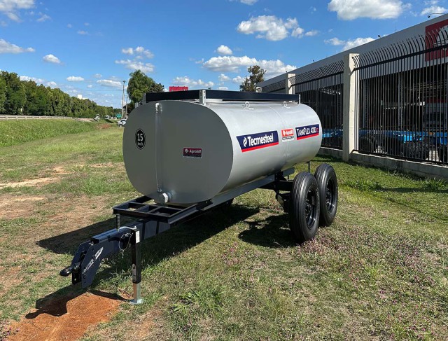 Carreta Agrícola Tanque de Água ou Diesel modelo TANKFLEX 3.600 Litros. Rodado Tandem com Pneus 7.50x16 aro 16 Tecmesteel