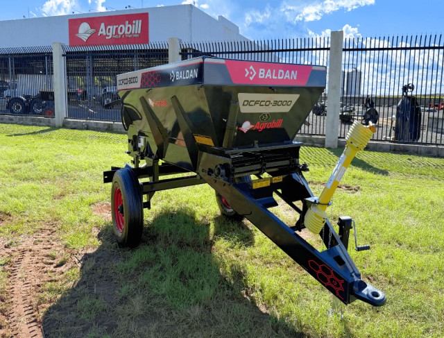 Distribuidor de Calcário e Fertilizante Dcfco 3000 Caixa Direcionadora Correia Pneus 7.50X16 Baldan
