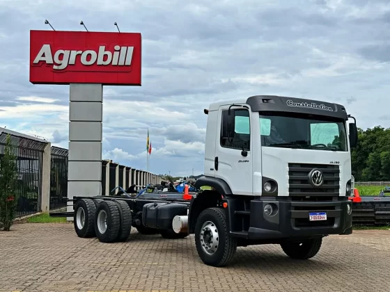 Caminhão Volkswagen VW 26-280 6x4 Traçado ano 2014 com 112.160 km no chassis
