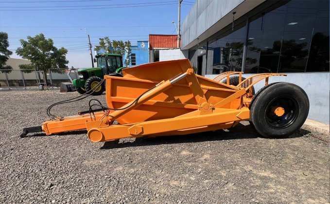 Scraper MADAL de 3.7m³ com rodas Traseiras