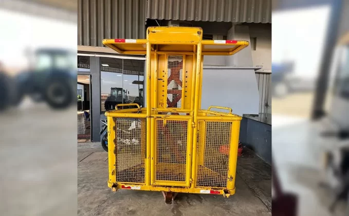 Plataforma Elevatória para acoplar em Trator com 02 Lugares