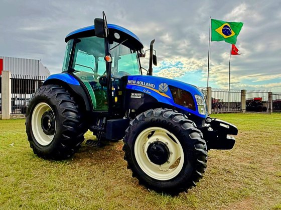 Trator New Holland TL 5.80 4X4 Ano 2023 com 1750 horas