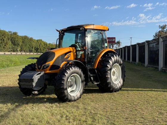 Trator Valtra A134  4x4 Ano 2022/2023 Com 2316 horas