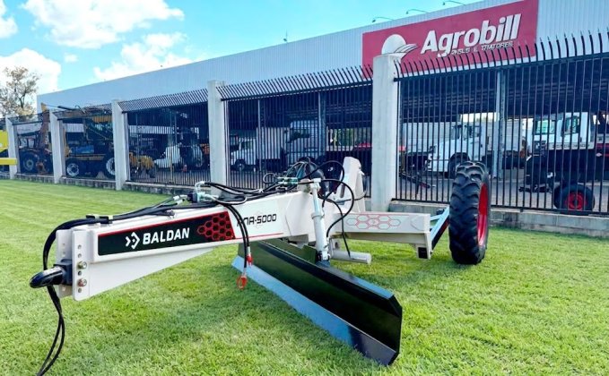 Plaina Niveladora de Arrasto PNA 5000 com Válvula Direcionadora Elétrica e Pneus 12.4x28 - Baldan