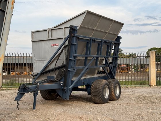 Transbordo 10500 kg Rodado Tandem com Pneus 600/50x22.5 e com Engate para Reboque Traseiro - Usado