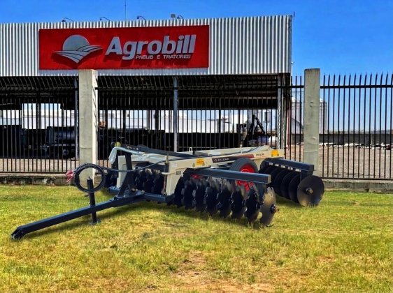 Grade Niveladora 32x20" Espaçamento de 175 mm Modelo NVCR com Mancal a Óleo, Pneus e Discos Mistos - Baldan